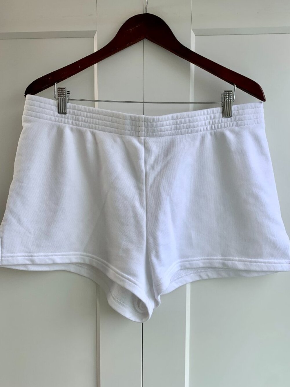 Aritizia TNA Cozy Fleece Perfect Micro White Sweat short size XL
